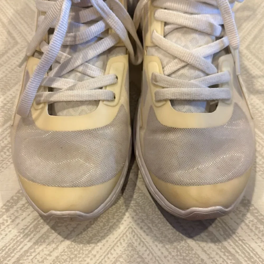 APL women’s white